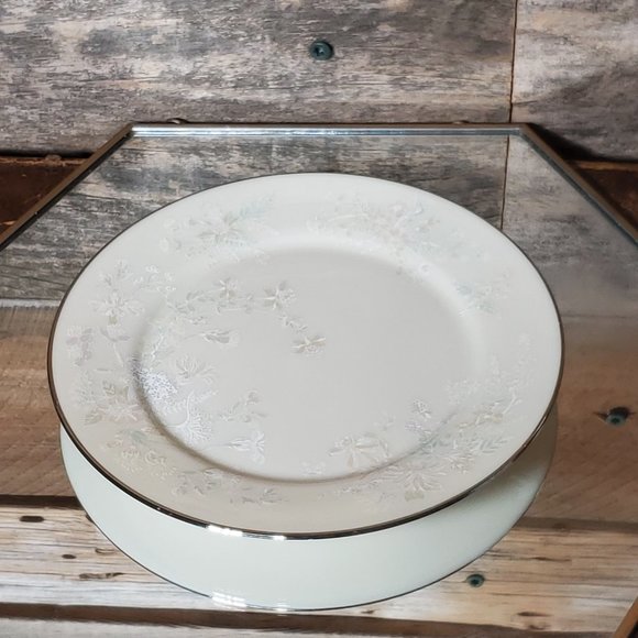 Lenox April Bread Plate - 1980's Pastel Flowers with Platinum Rim - Picture 4 of 4